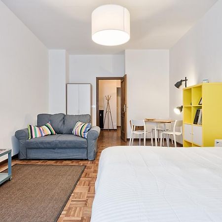 Porta Nuova Shiny Studio Flat Turin Exterior photo